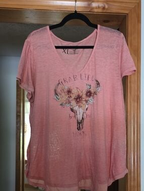 Women's Pink Graphic V-Neck Tee with Floral Skull